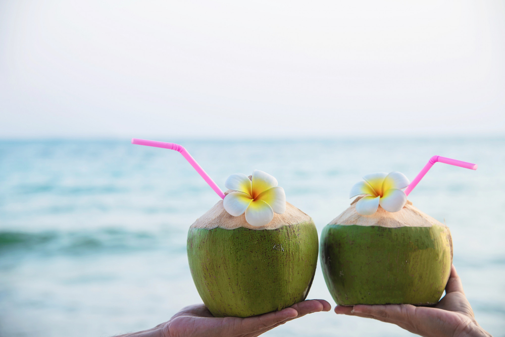 benefícios da água de coco